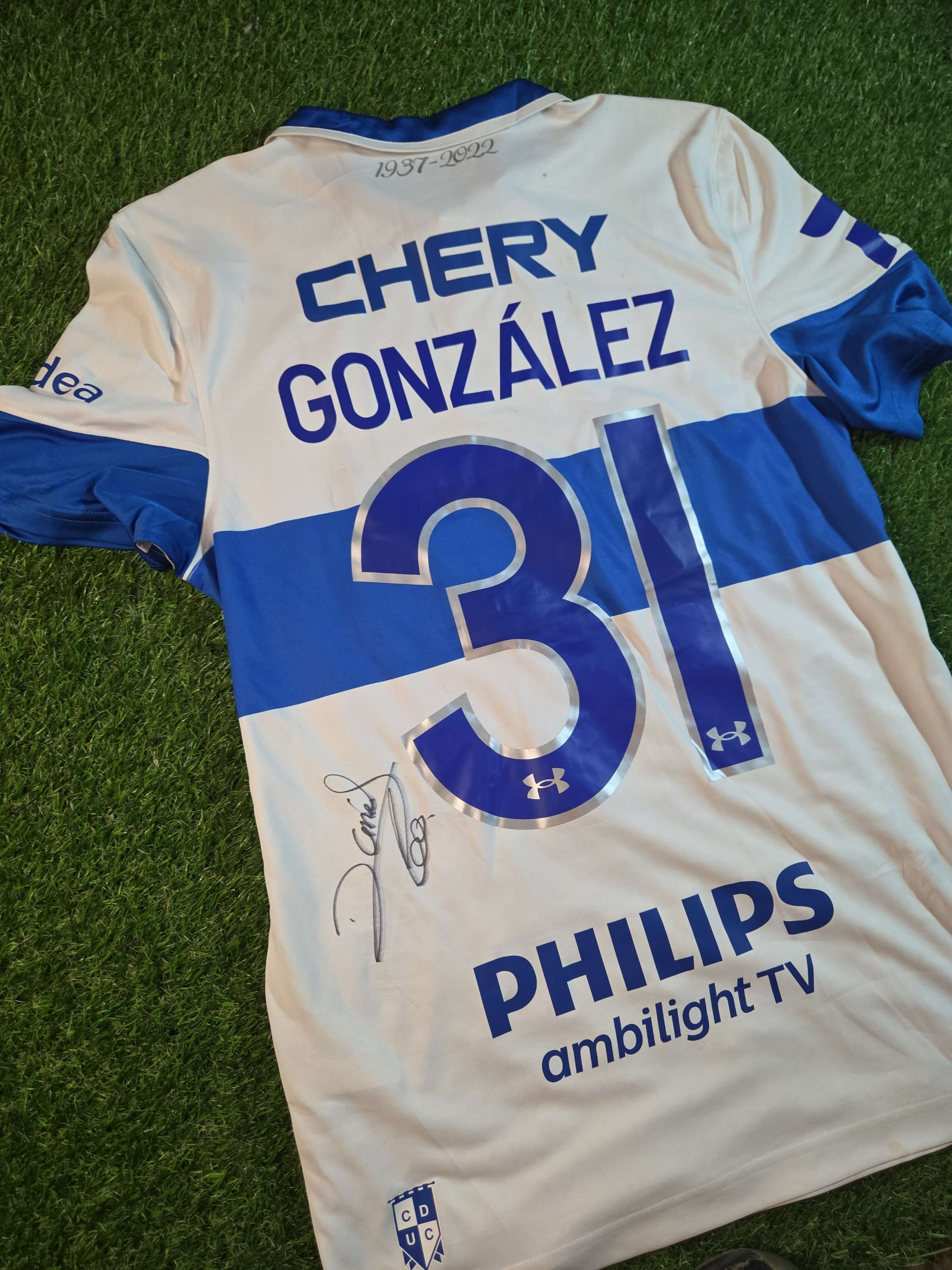 Camiseta Universidad Católica #Gonzalez / Firmada