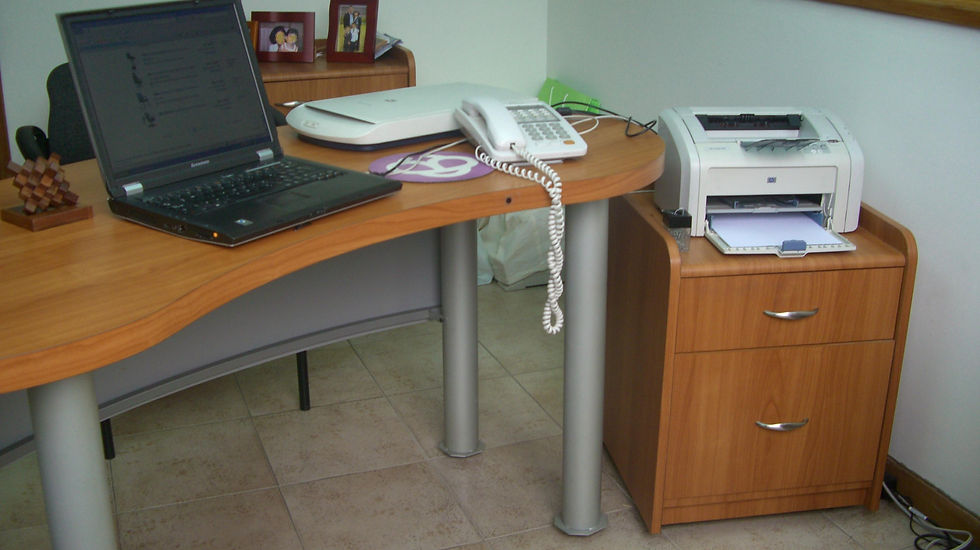 Escritorio y Arturito con Feng Shui