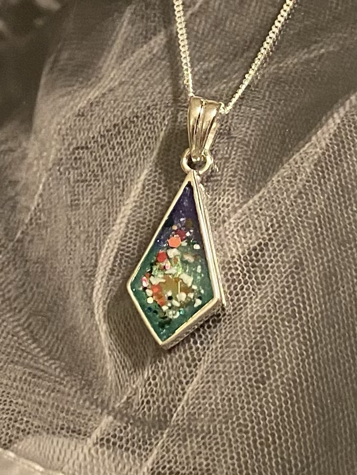 Meryl pendant 