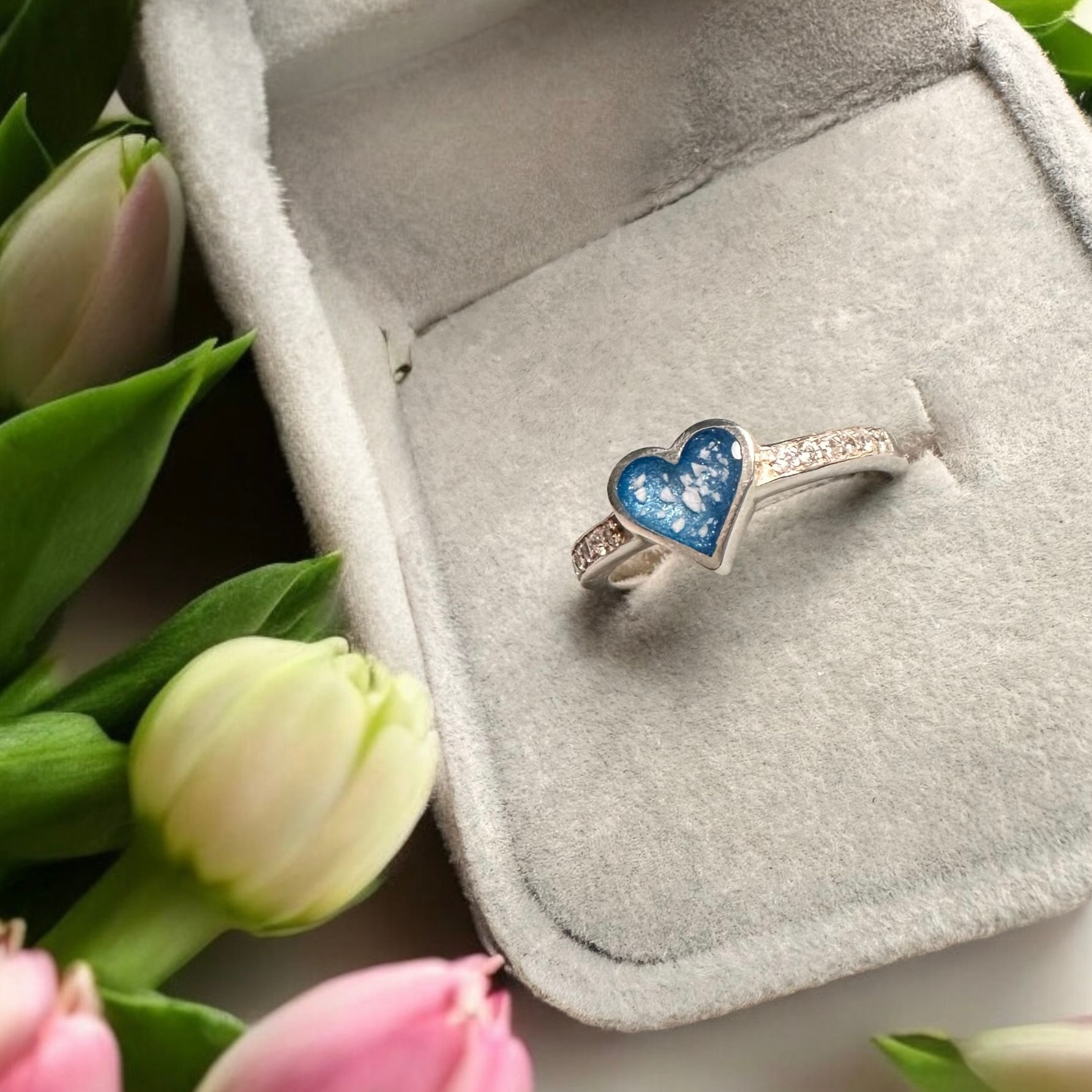 Molly memorial ring. 