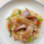 เส้นหมี่ผัดผักบุ้ง ปลาหมึกกรอบ