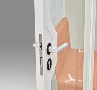 Precision-engineered acoustic glass provides transparency while isolating sound for the 2-4 person team.