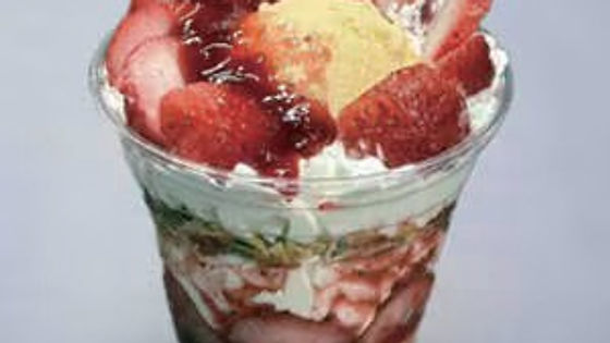 冷凍いちごのパフェ