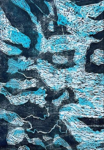 Niedriger Wasserstand zeichnet ganz andere Figuren in den Sand. So wird es auf ganz andere Art verspielter sichtbar! Mit dem Mehrfarbendruck gewinnt das Bild an Kraft und Tiefe. Es entsteht ein Reiberdruck auf Japanpapier Kozo Muji