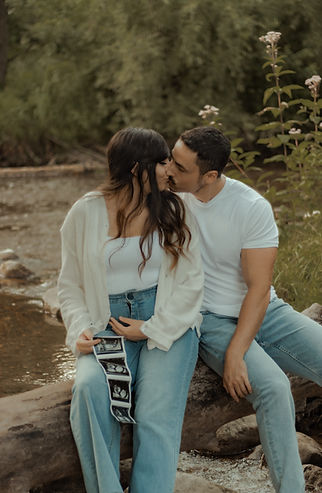 pregnancy announcement photography shoot milton