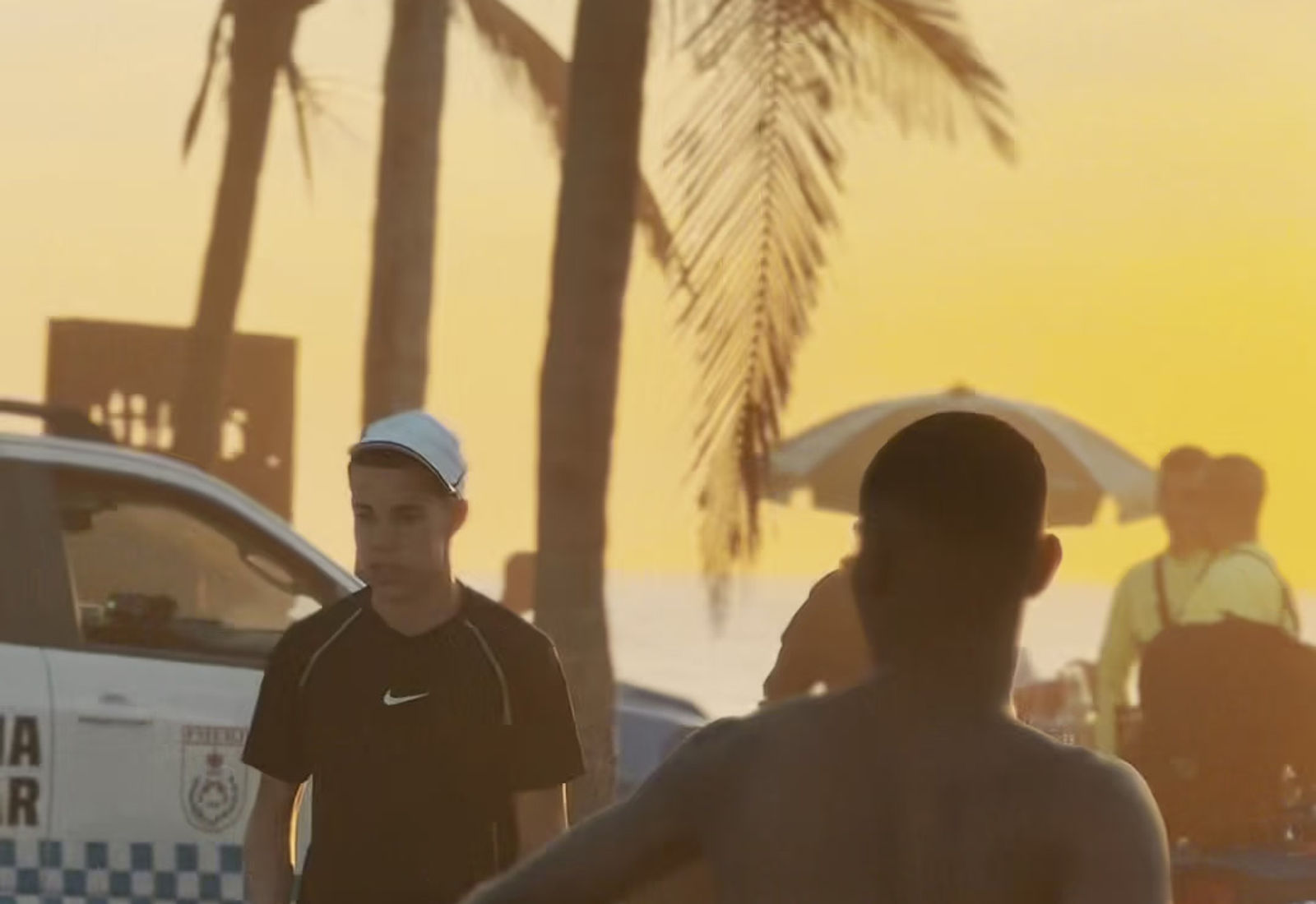Pôr do sol em Ipanema com palmeiras