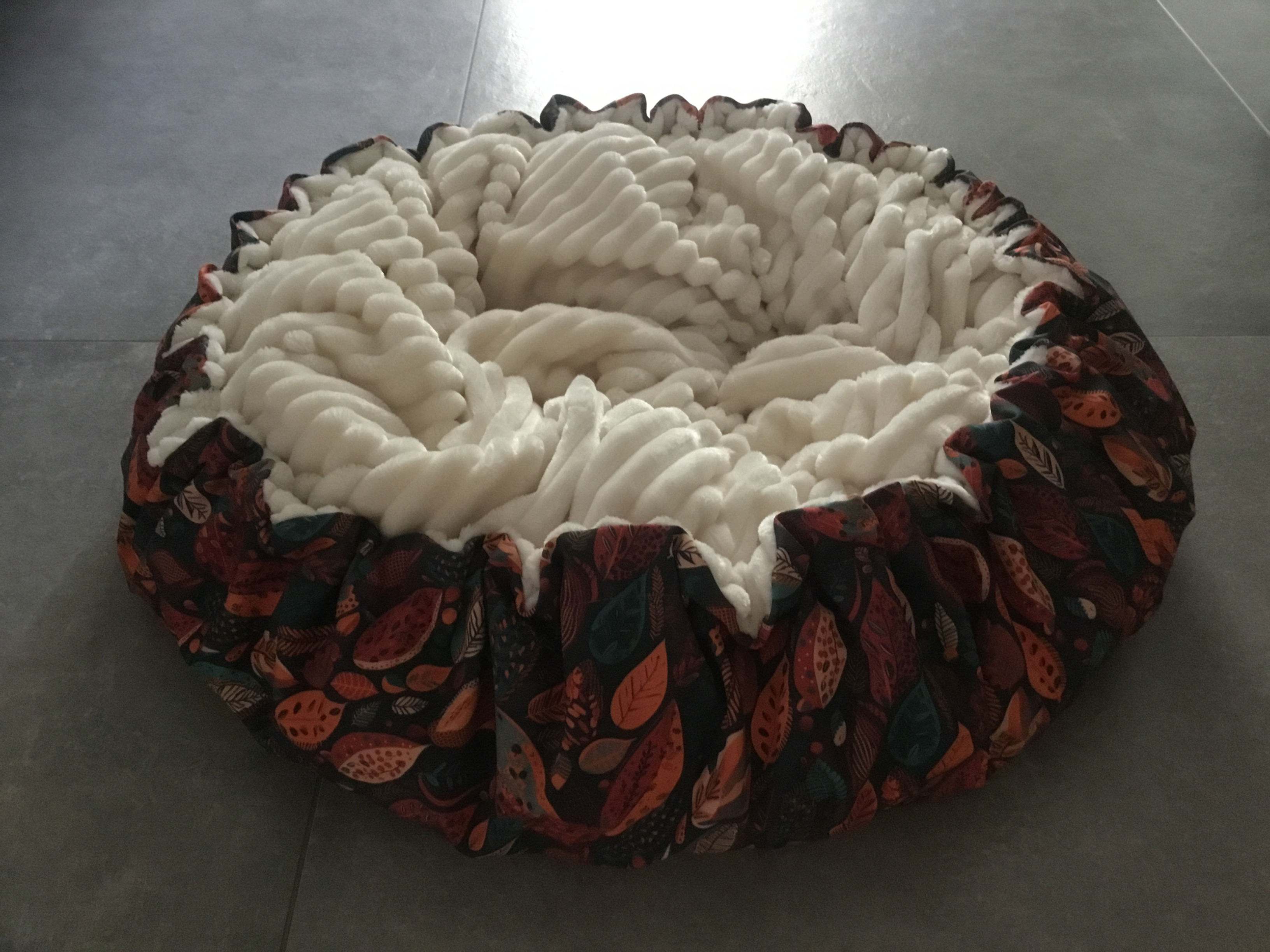 Outdoor Hundebett Einzelstück Blätter