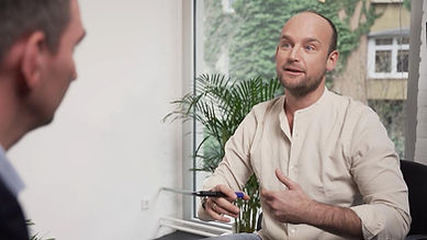 Felix Schlebusch im Coaching-Einzelgespräch, Führungskräfte-Coaching Ruhrgebiet