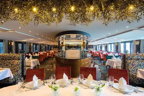 ataglance_amakristina_dining.webp