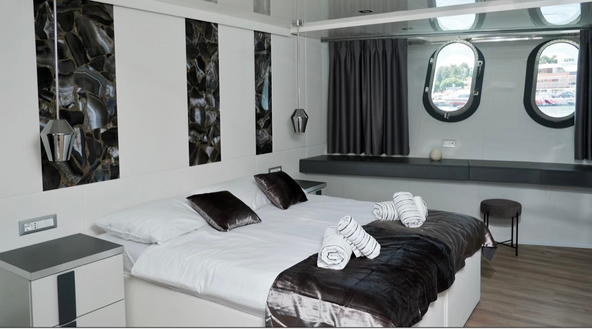 Lower DECK _ PORT HOLES.HEIC