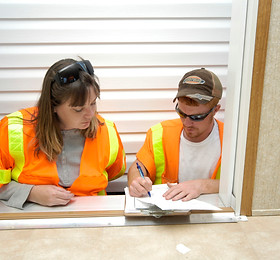 hurricane-katrina-purvis-ms-december-13-2005-fema-employees-use-a-check-list-a85291-1024.j