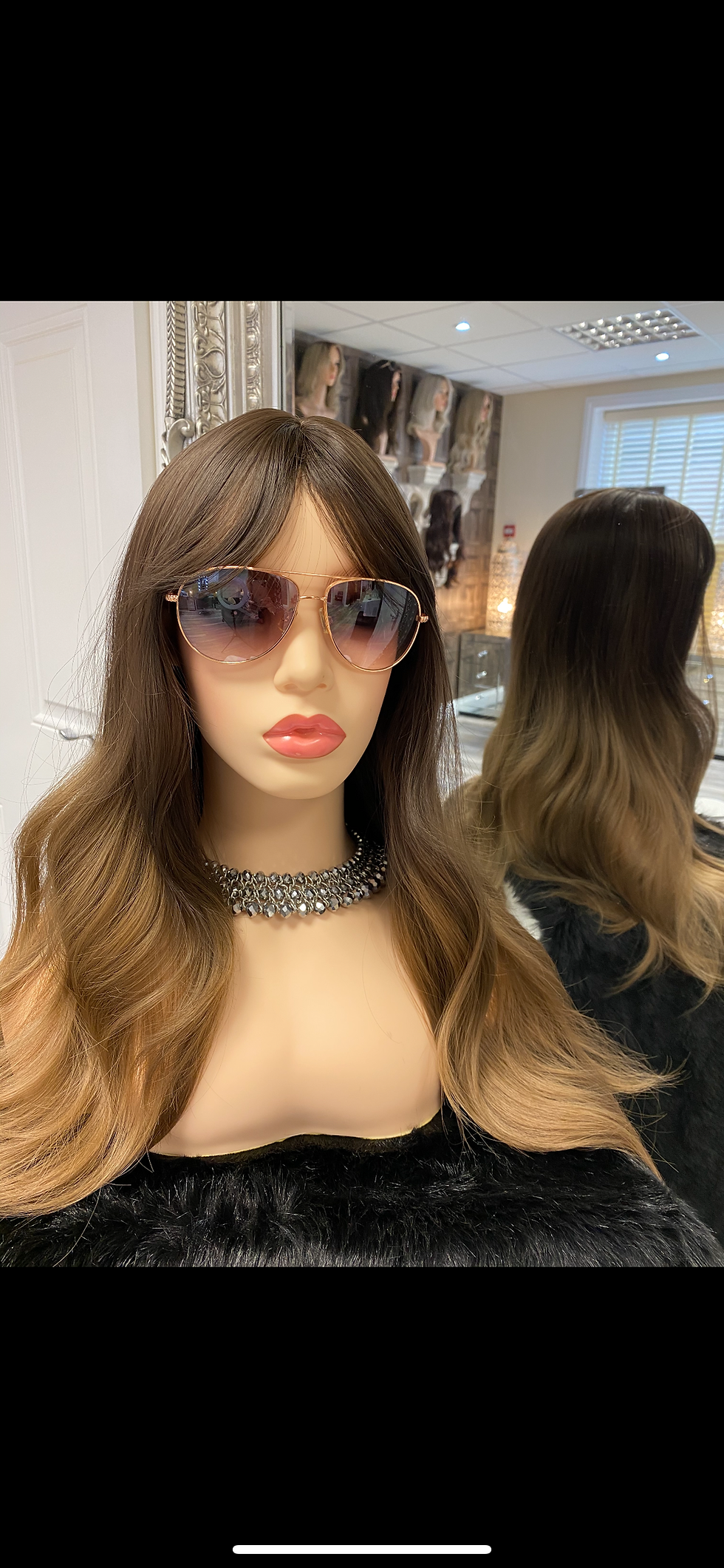 Miniatura: Soft Caramel Brunette with Dark Root