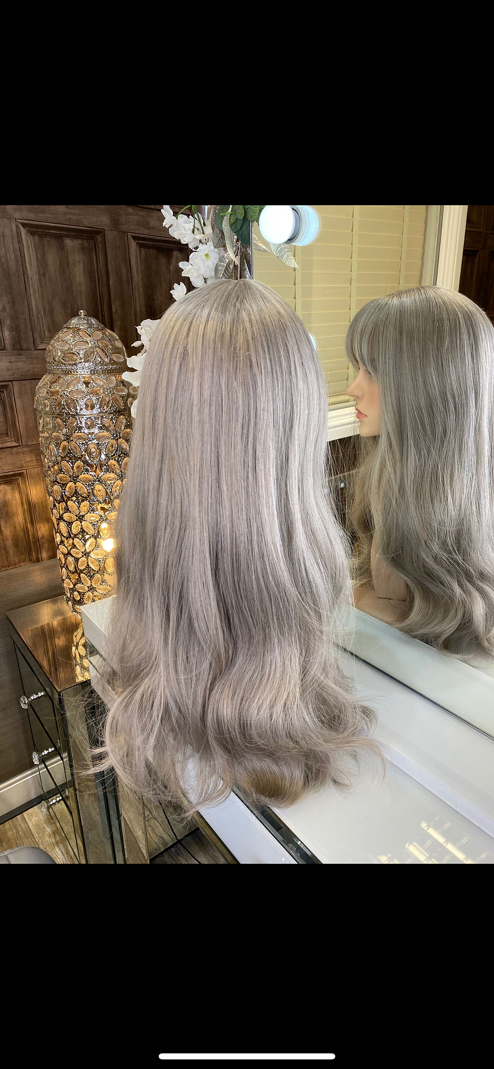 Miniatura: Silver wavy fibre wig with fringe