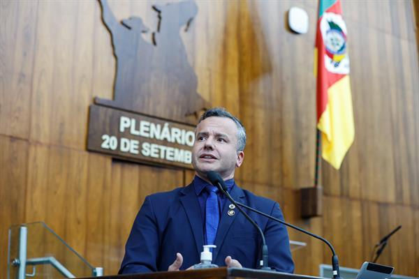 Deputado Tiago Cadó