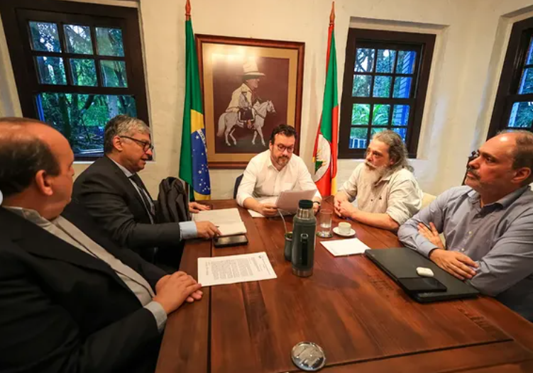 Deputado Luiz Marenco reunido na Casa Civil