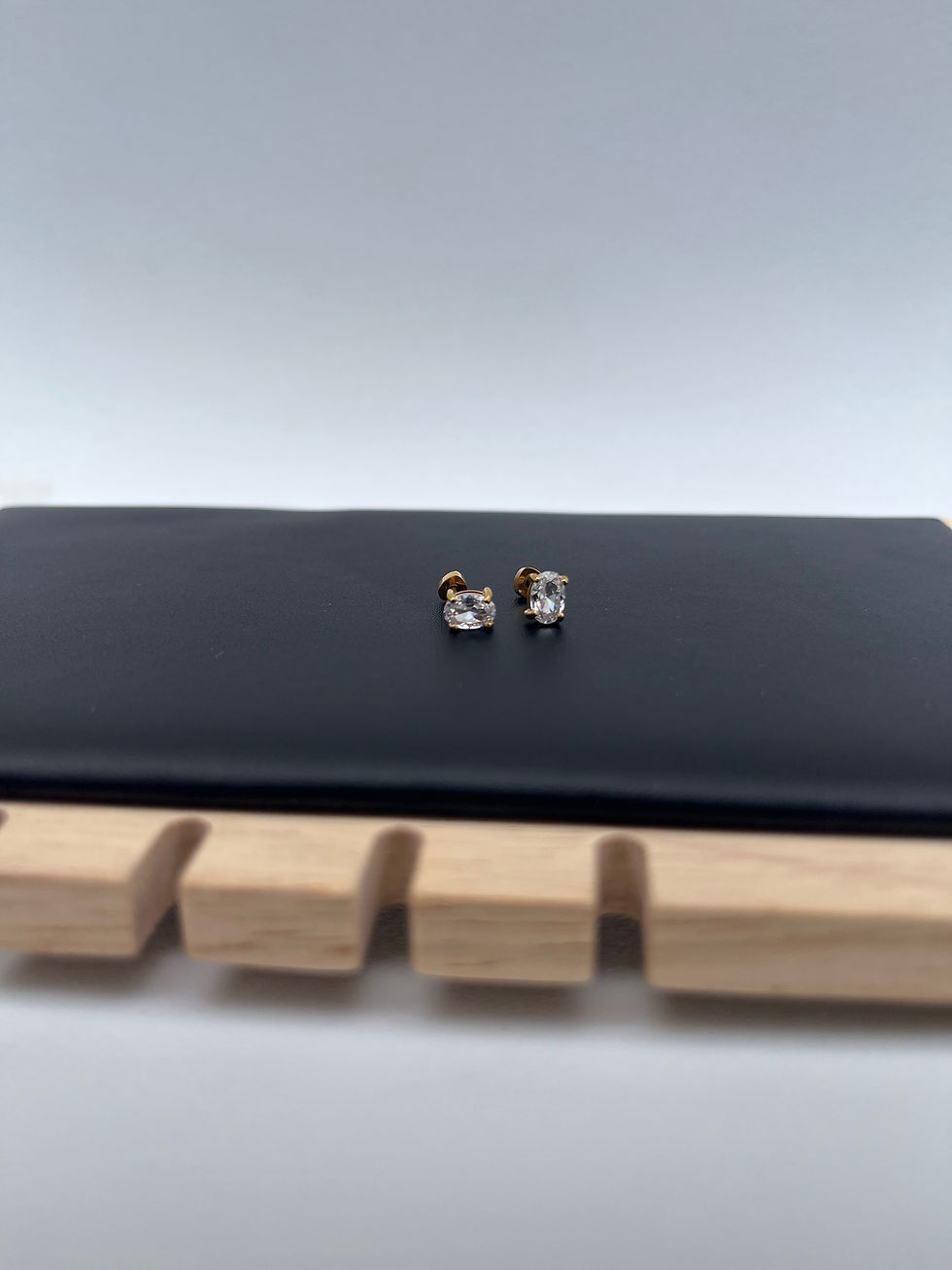 Thumbnail: Staple Studs ( Oval)