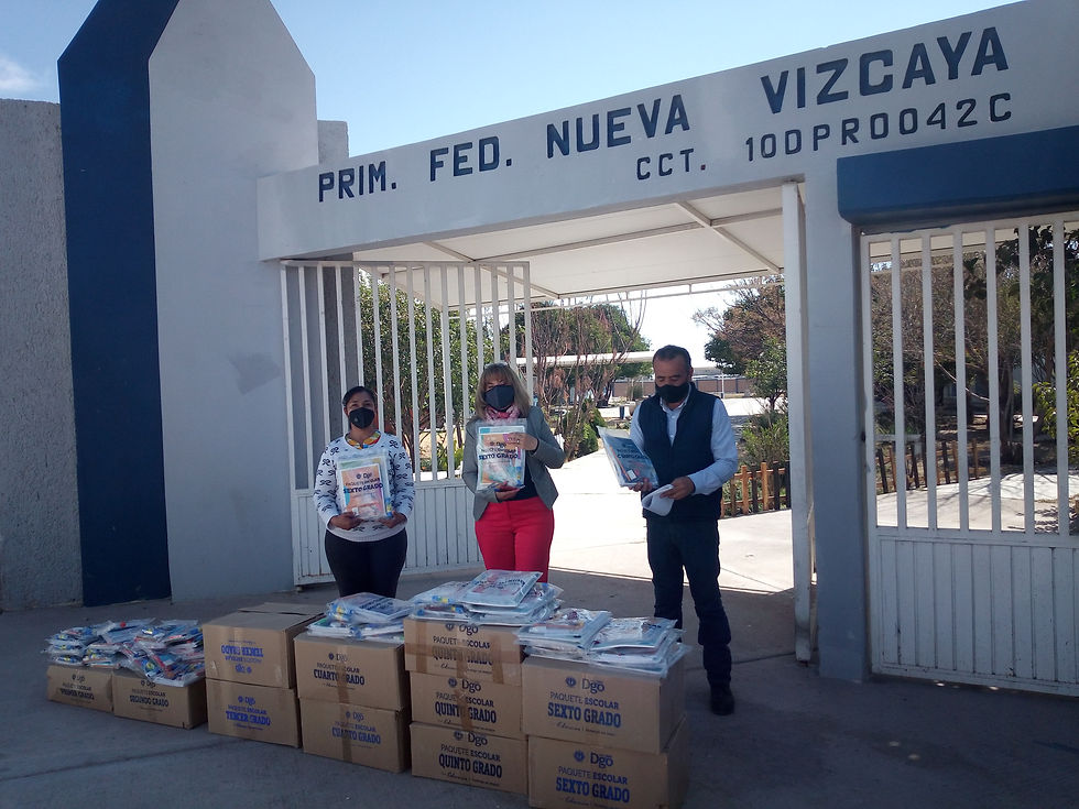 Autoridades y personajes de visita en la Escuela Primaria Nueva Vizcaya