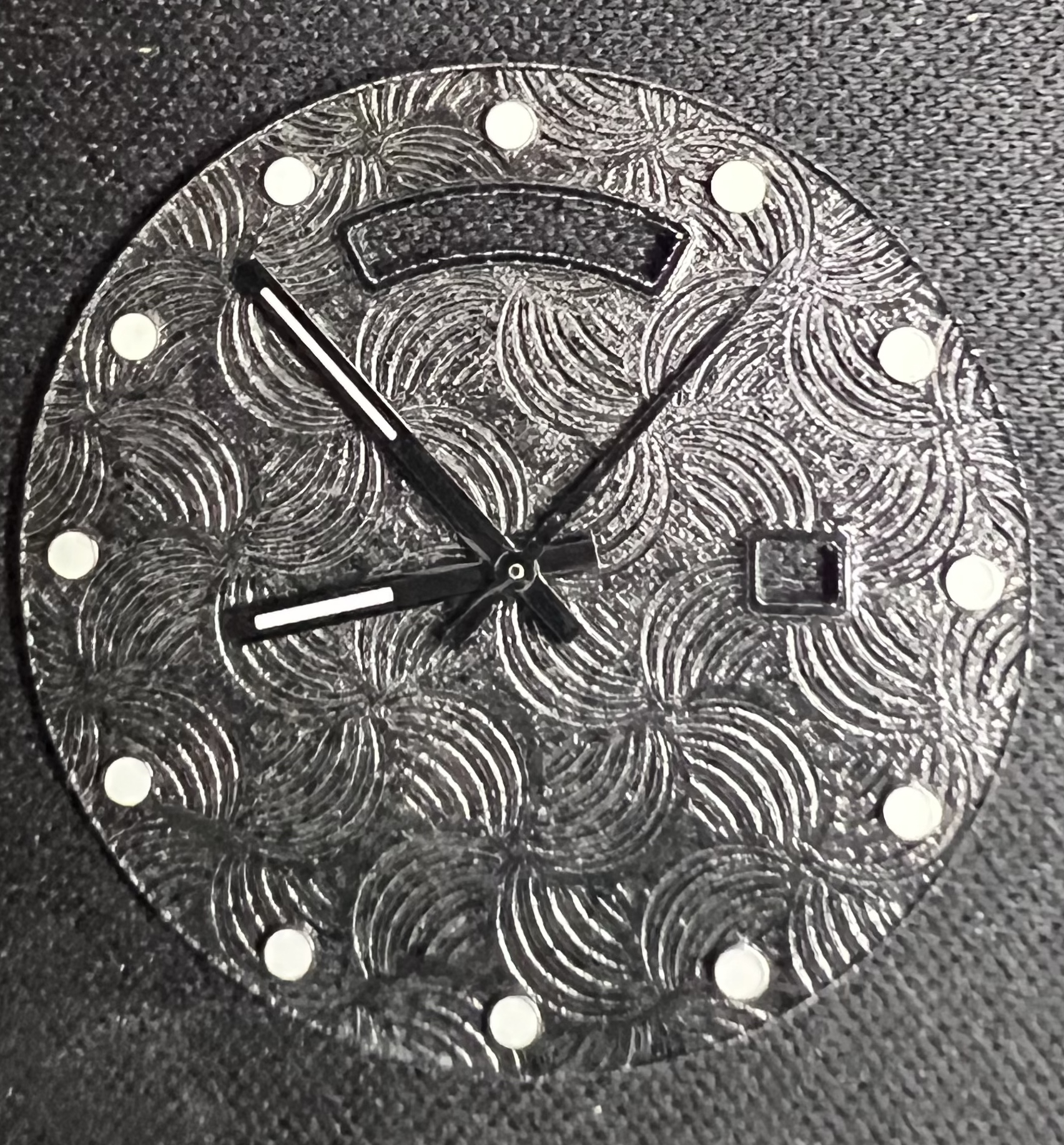 Engraved day date with luminous markers and hands