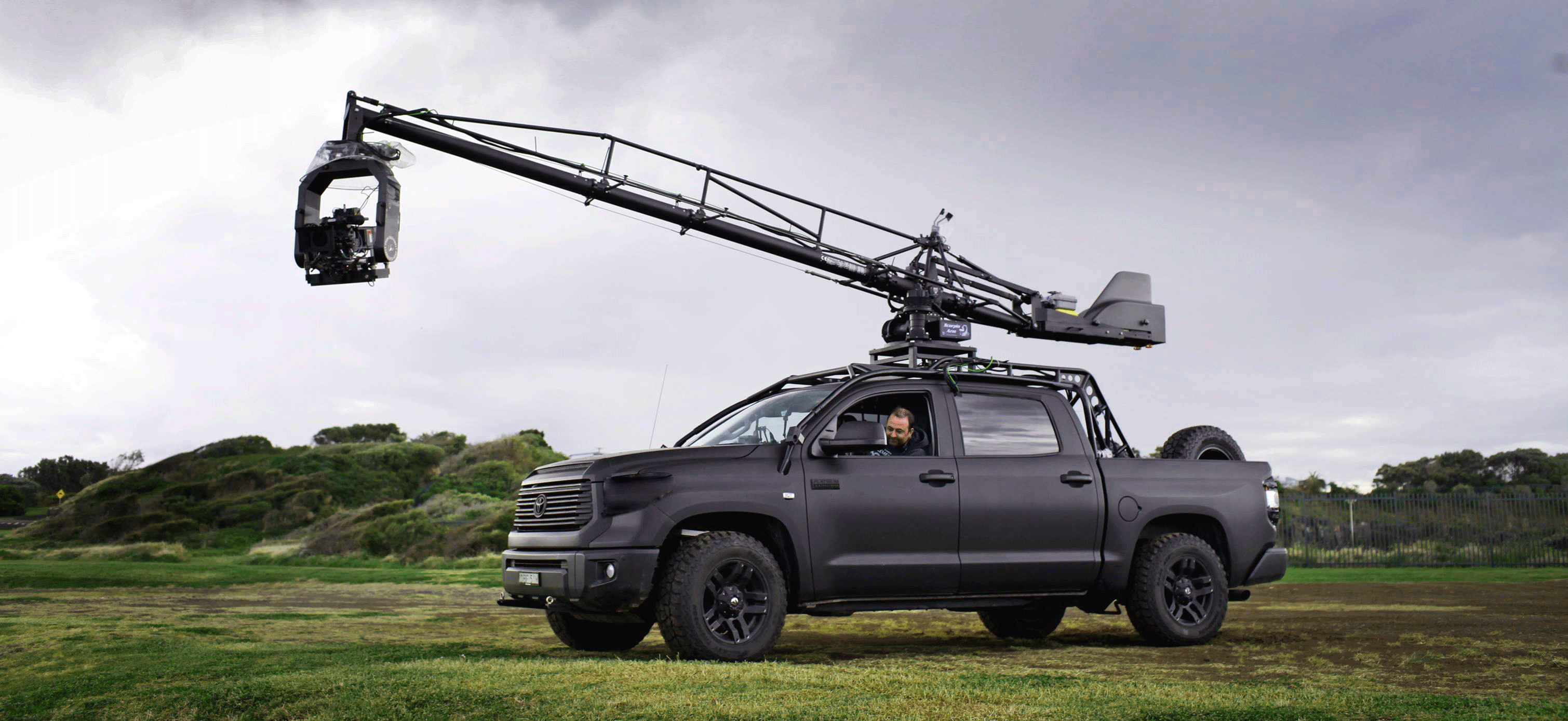 TOYOTA TUNDRA PLATINUM 4 X4_02.gif