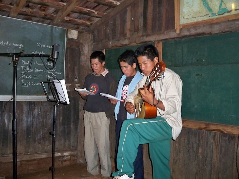 Taller con músicos Aché de Paraguay