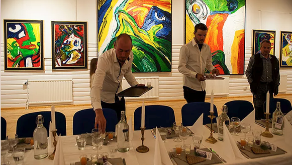Team Storsjö kapell: Mats Lundberg, Christian Åslund and Pekka Ronkainen
are preparing the vernissage dinner for the preview in Storsjö kapell 2017,
foto © Ingrid Ronkainen.