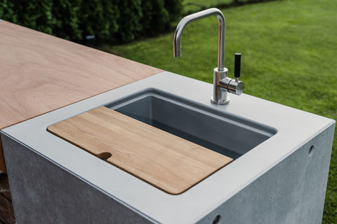 Iga ilmaga igat terrassi kaunistav ning aastaringset elamust pakkuv F1 moodul ratastel väliköök.