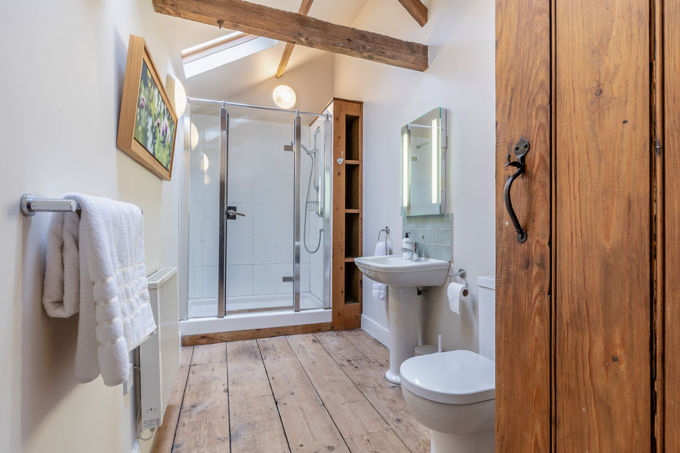 Stable Cottage - bright and airy ensuite bathroom with large shower