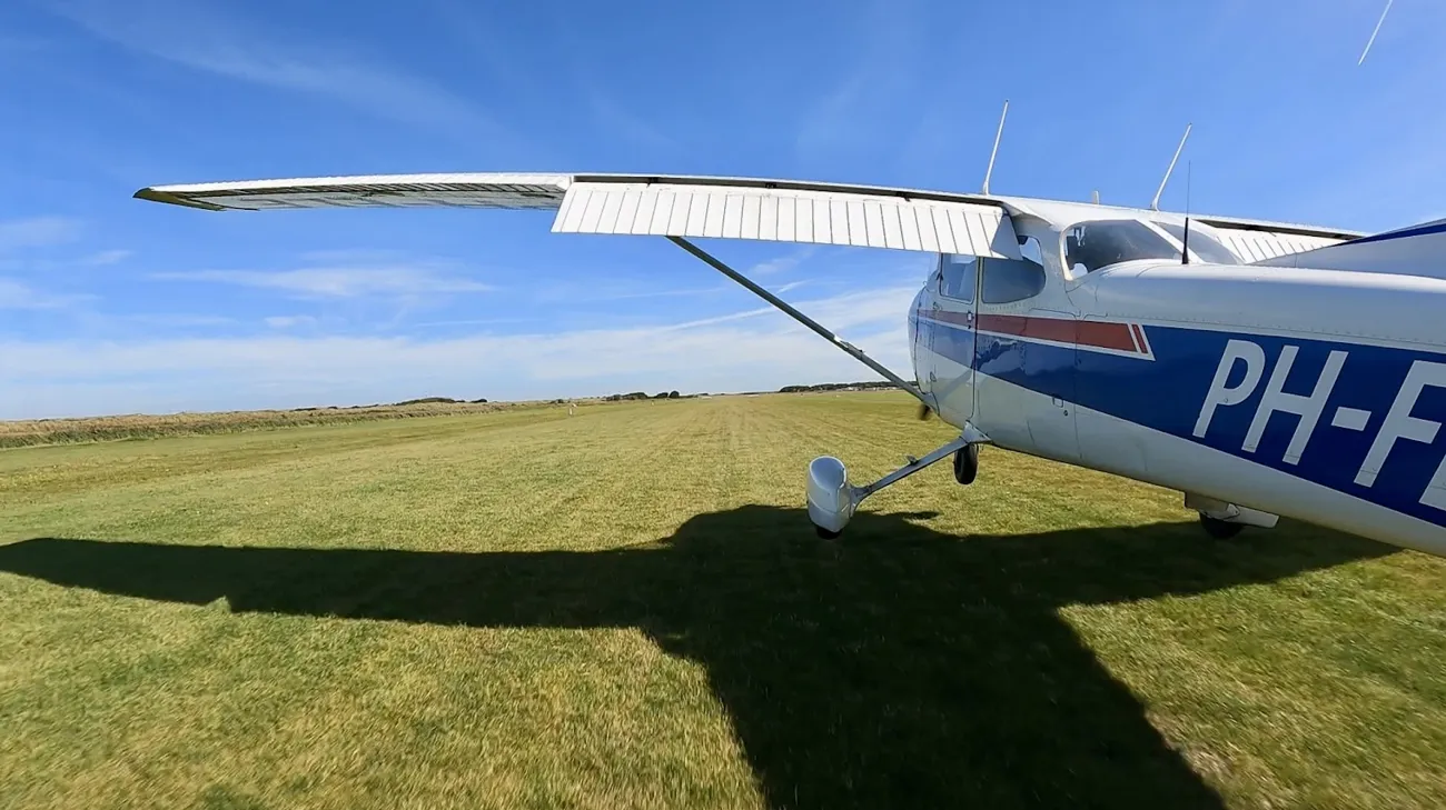 Perfecte crosswind-landing op Ameland