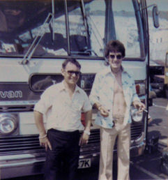 02- English bus drivers Ted & Des