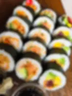 assortiment-futomaki-saumon-avocat-barquette.webp