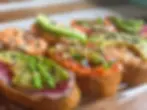 inari-sushi-garnis-avocat-saumon-sesame.webp