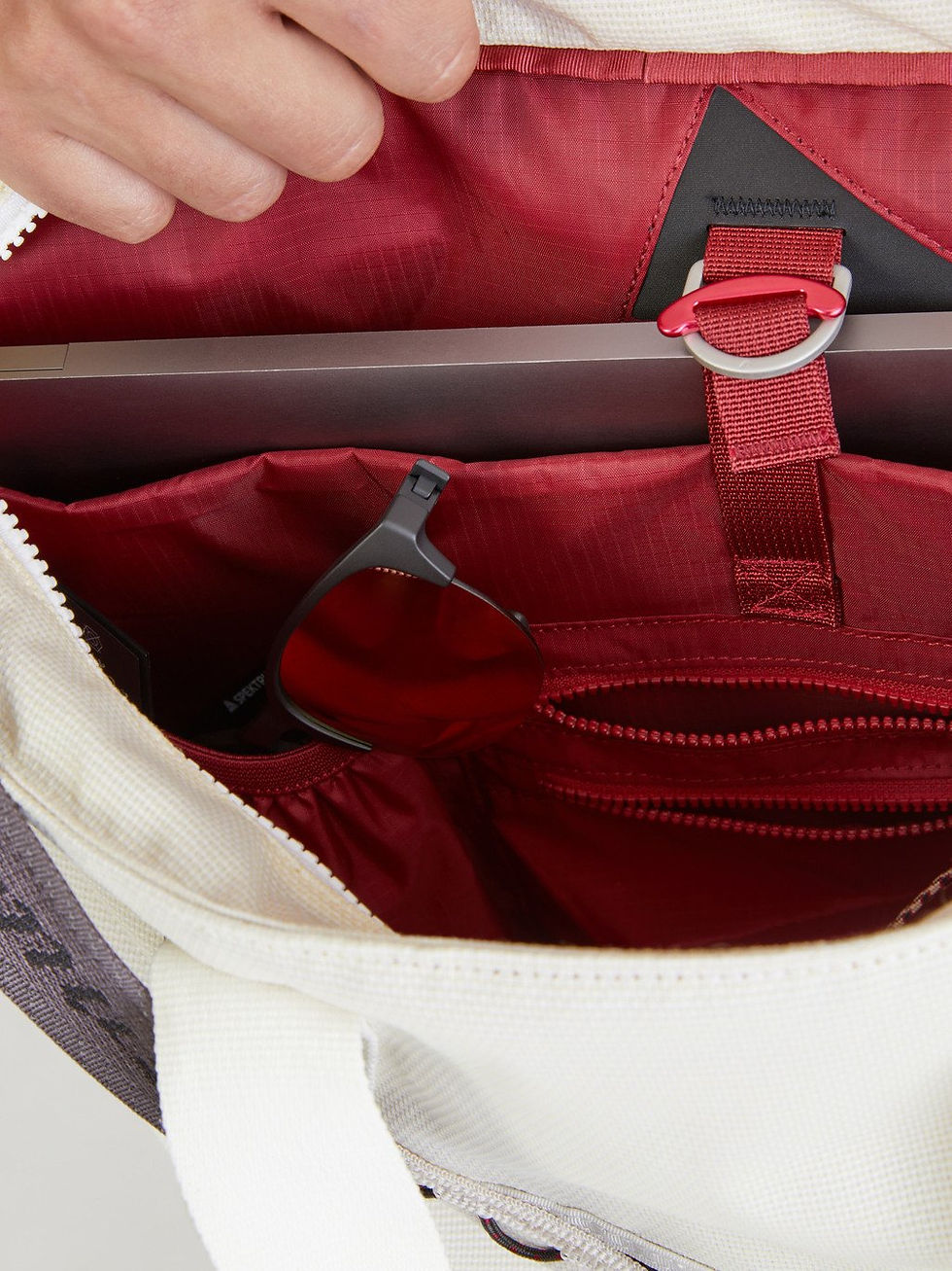 섬네일: Klattermusen Nagelfar Bag 17L Raven OZ