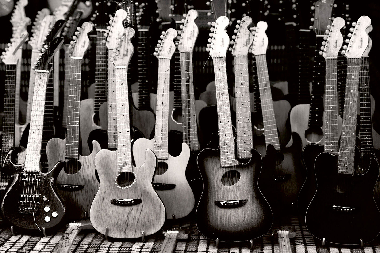 5-0303 Guitars Collection