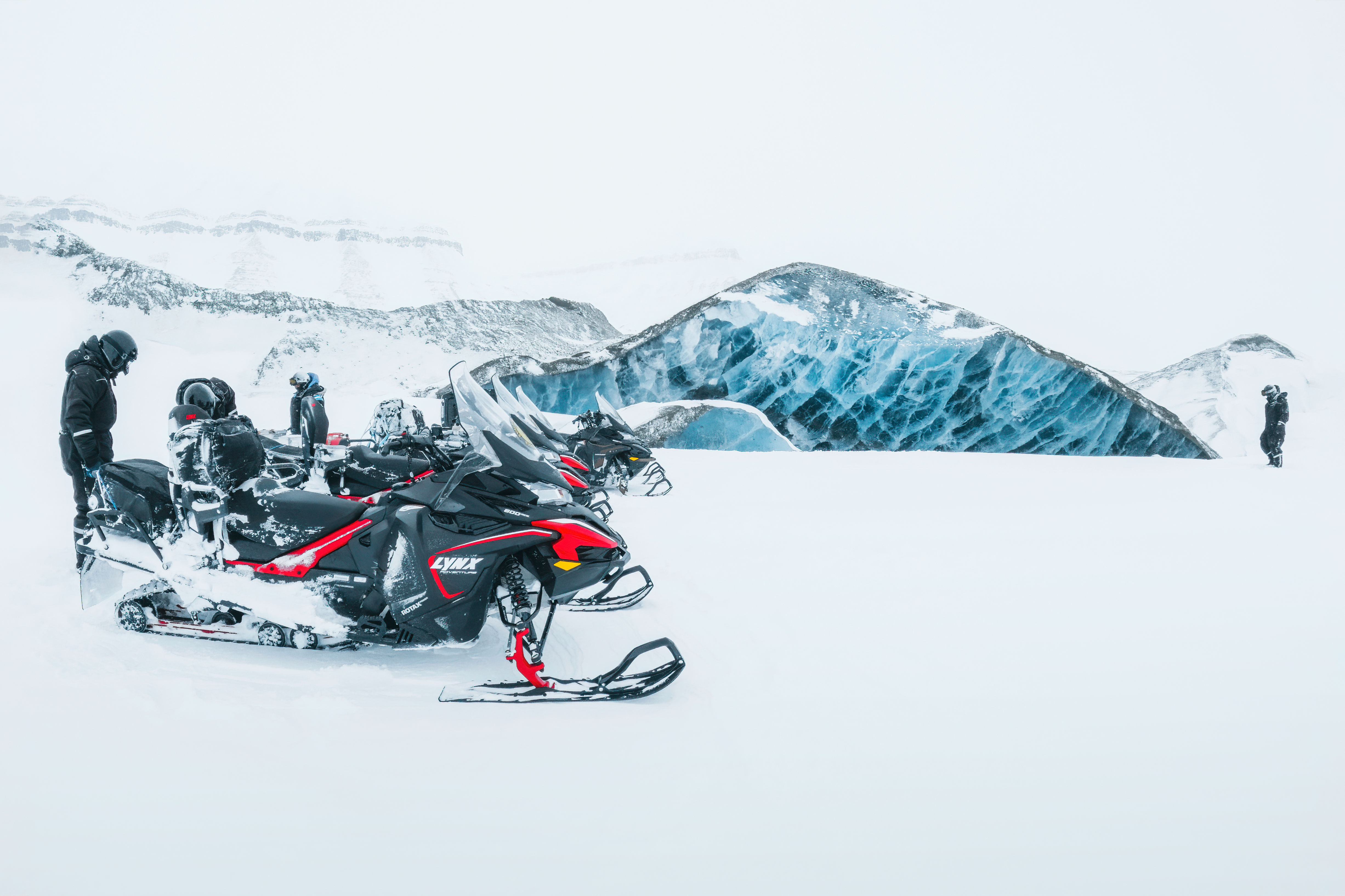 2-day East Coast Adventure: Snowmobile and Cabin Escape
