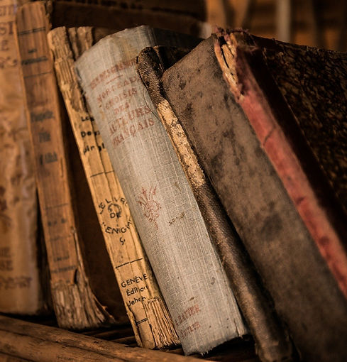 old-books-436498_1920.jpg