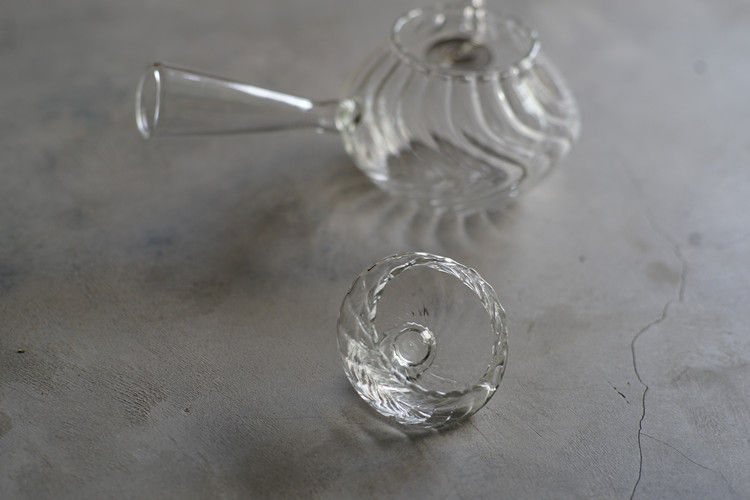 Thumbnail: Queen Conch Side Handle Glass Pot