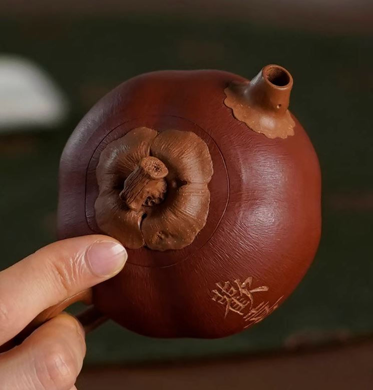 Thumbnail: Yixing Zisha Base Clay Gold Leaf PersimmonTeapot (150ml)