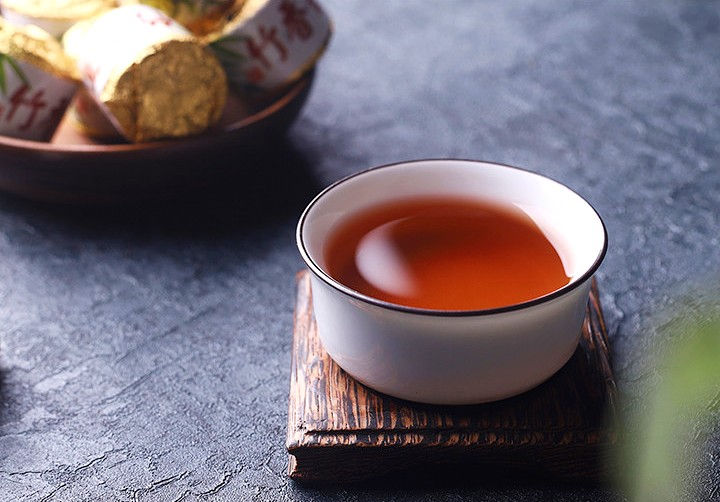 Thumbnail: 2010 Spring Bing Tao Gushu Bamboo Ripe Puerh