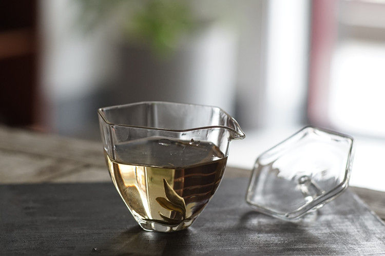 Thumbnail: Hexagon Glass Gaiwan (120 ml)