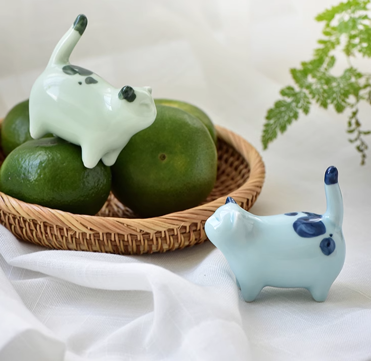 Thumbnail: Whisker Majesty Teapet