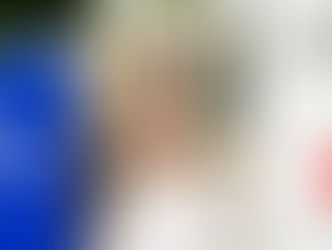 Seitenansicht eines Lieferwagens des Textilservice-Unternehmens widi, mit großem Werbeaufdruck.