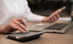 bfe-images-header-kfm-pruefung-betreuung