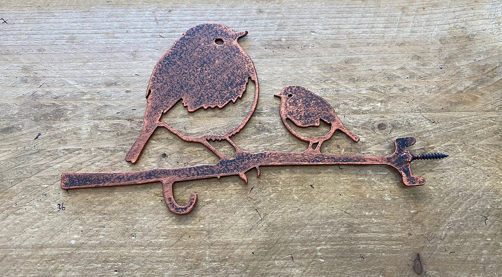 Thumbnail: Robin And Baby Metal Bird Feeder Hanger 