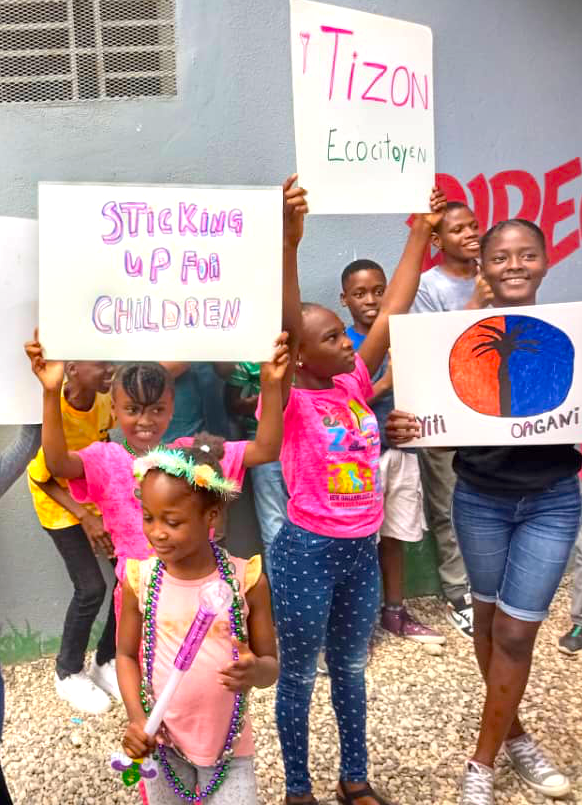 EFE_FEPE students with Ecologie signs in Port-au-Prince, April 2023.png