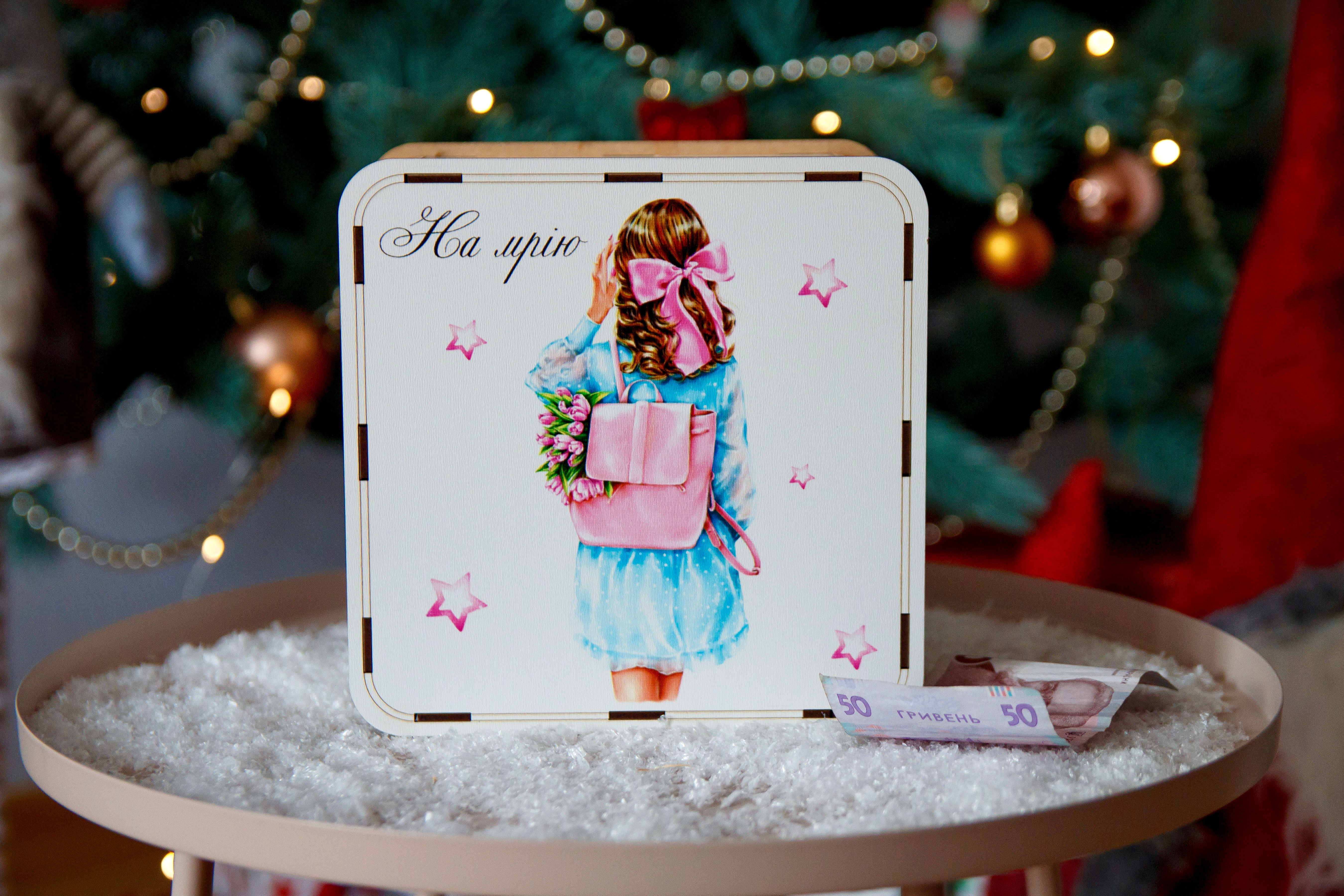 Дитяча скарбничка на 8880 грн. з дівчинкою (18х18х12 см)