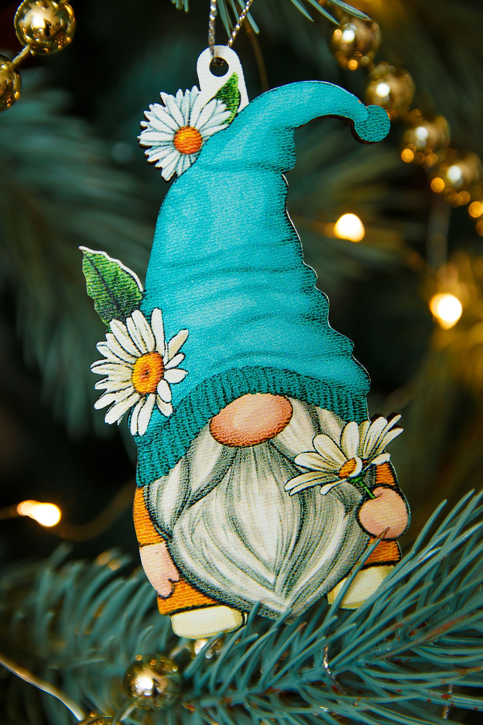 Ялинкова іграшка гном в бірюзовій шапці з ромашками