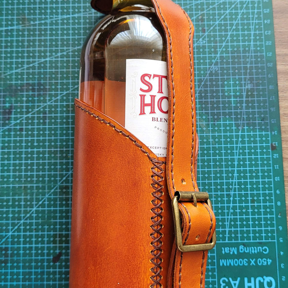 Odinis butelio laikiklis su dirželiu, Stone House etiketė