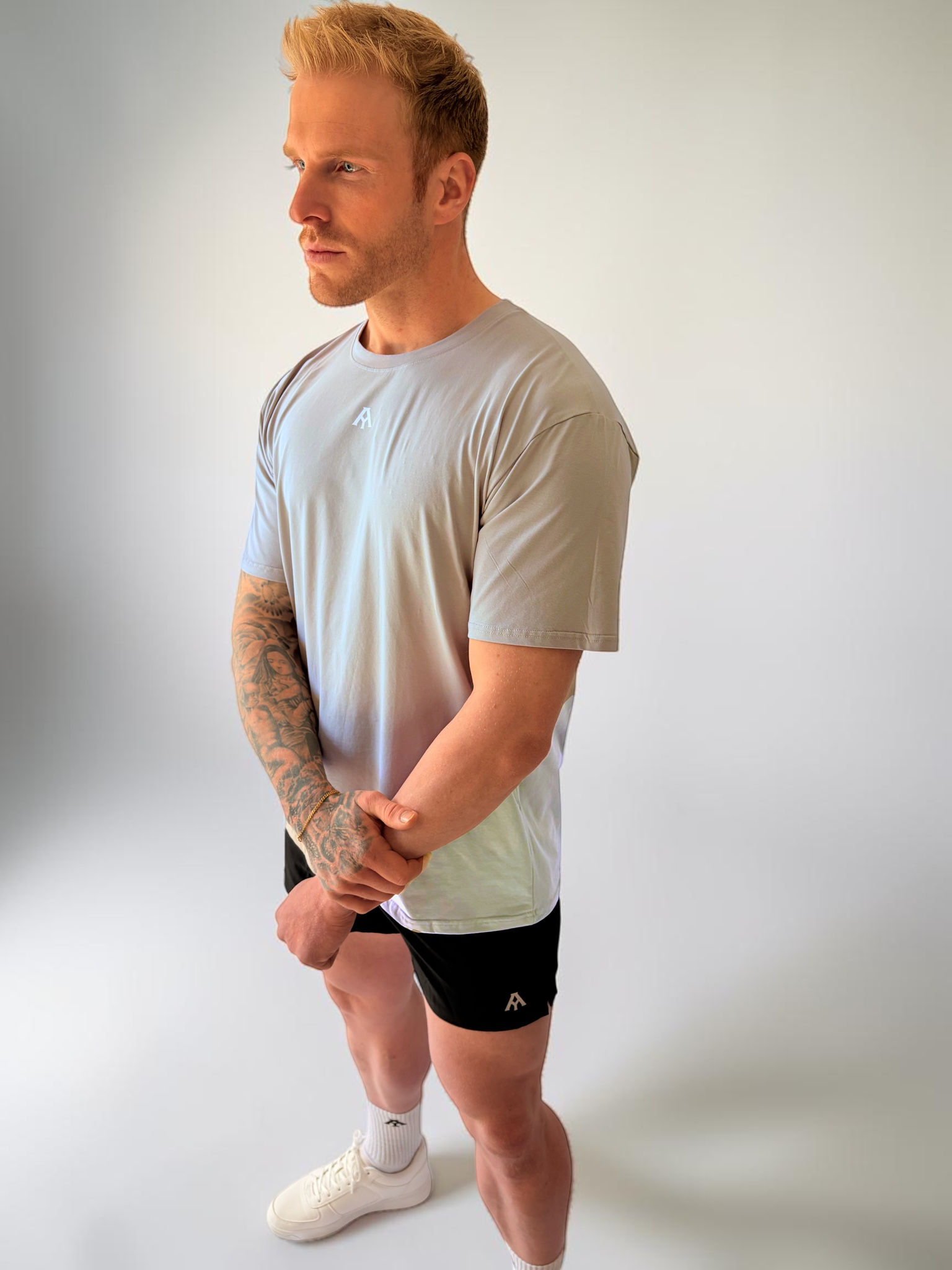 AHIMIHA SIGNATURE_TRAINING_TEE GREIGE / WHITE