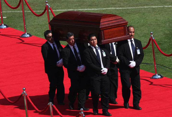 Cerimônia fúnebre de Roberto Bolaños reúne mais de 40 mil pessoas no Estádio Azteca