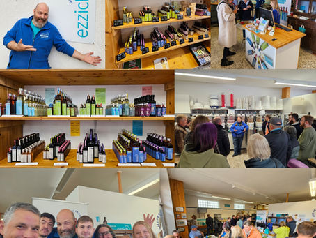Eine collage von Menschen und Produkten in der Manufaktur für Essige